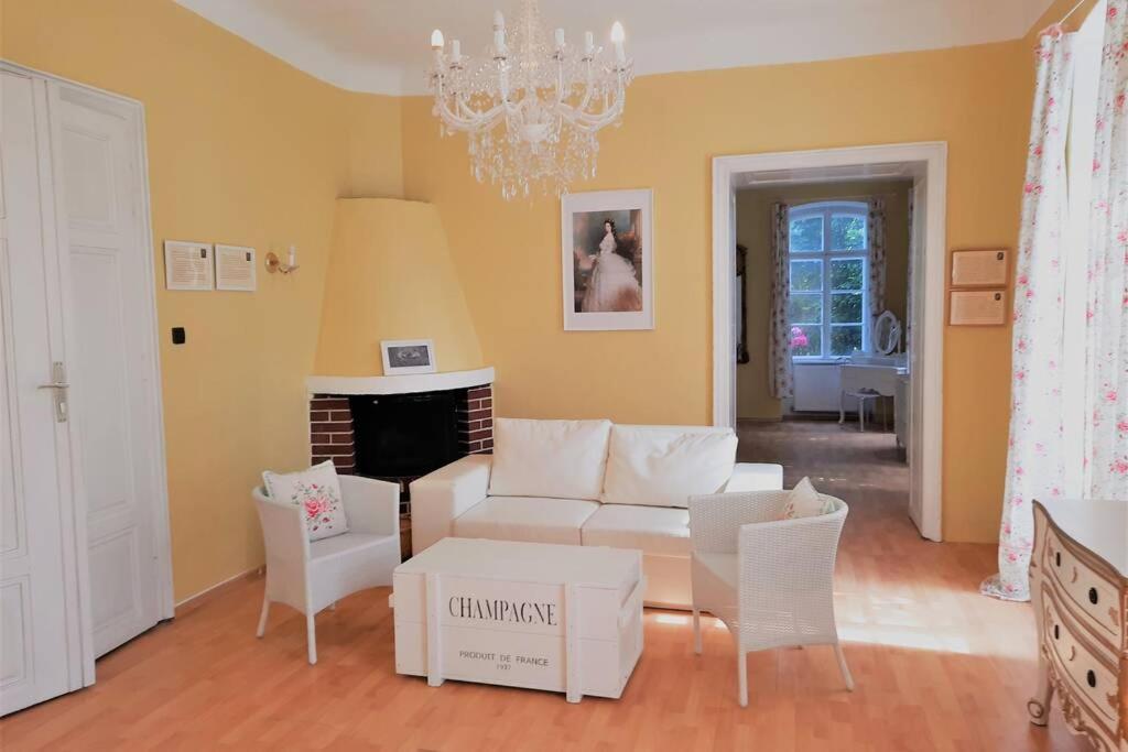 Sisi-Schloss Rudolfsvilla - Apt. Nené und die abenteuerlichen Schwestern Reichenau Exterior foto